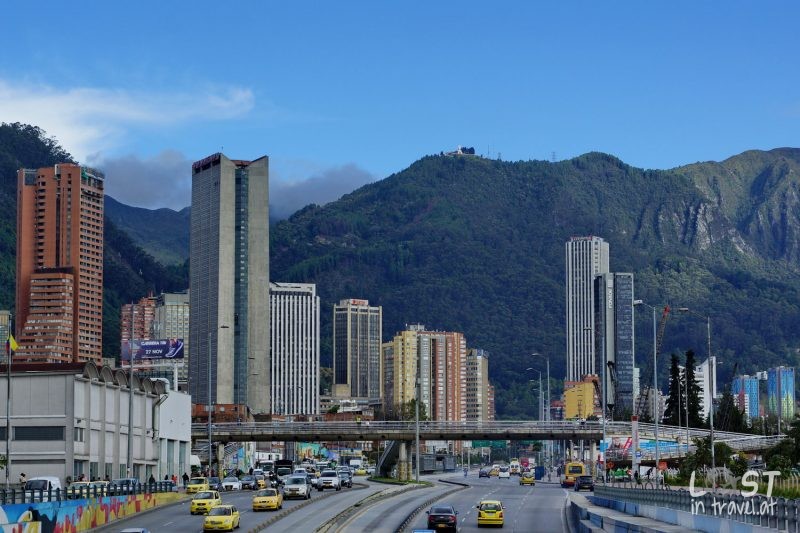 Kolumbien Reisen, Bogota Skyline With Cerro De Monserrat